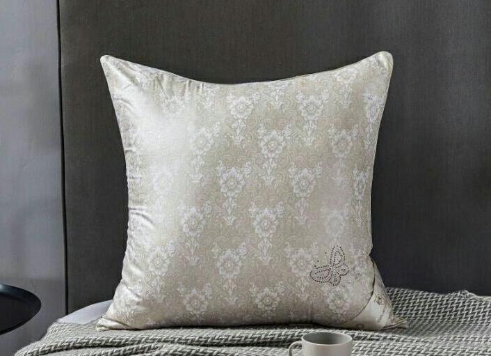 Какая подушка лучше: 50х70 или 70х70?