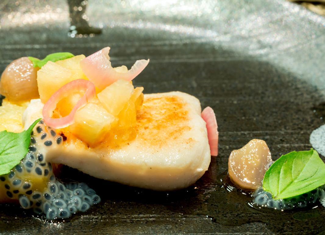 Лёгкое и ароматное блюдо!</p>
<p>Треска в соусе из белого вина, томатов-черри и базилика.